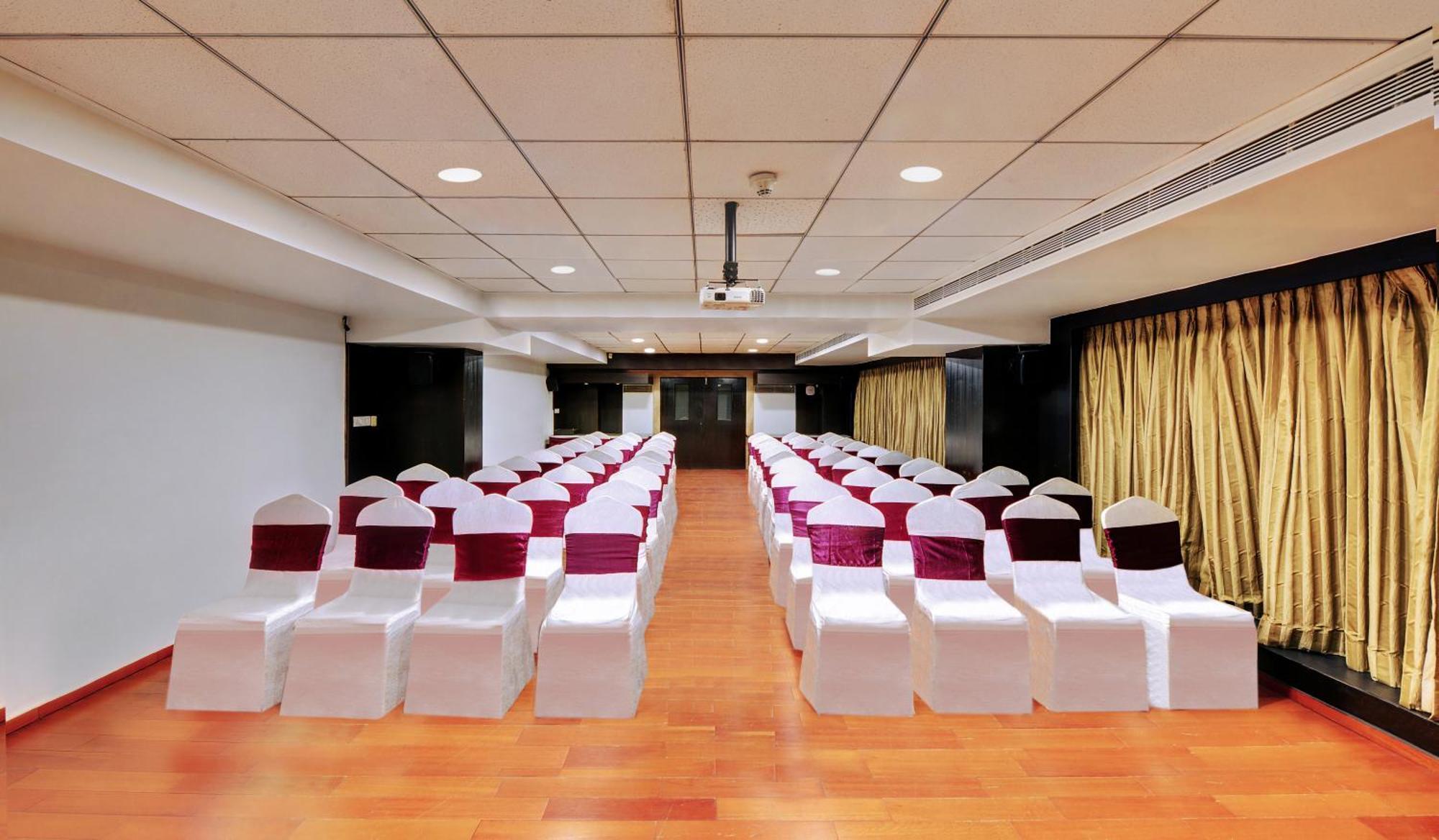 Iris The Business Hotel Bangalore Ngoại thất bức ảnh