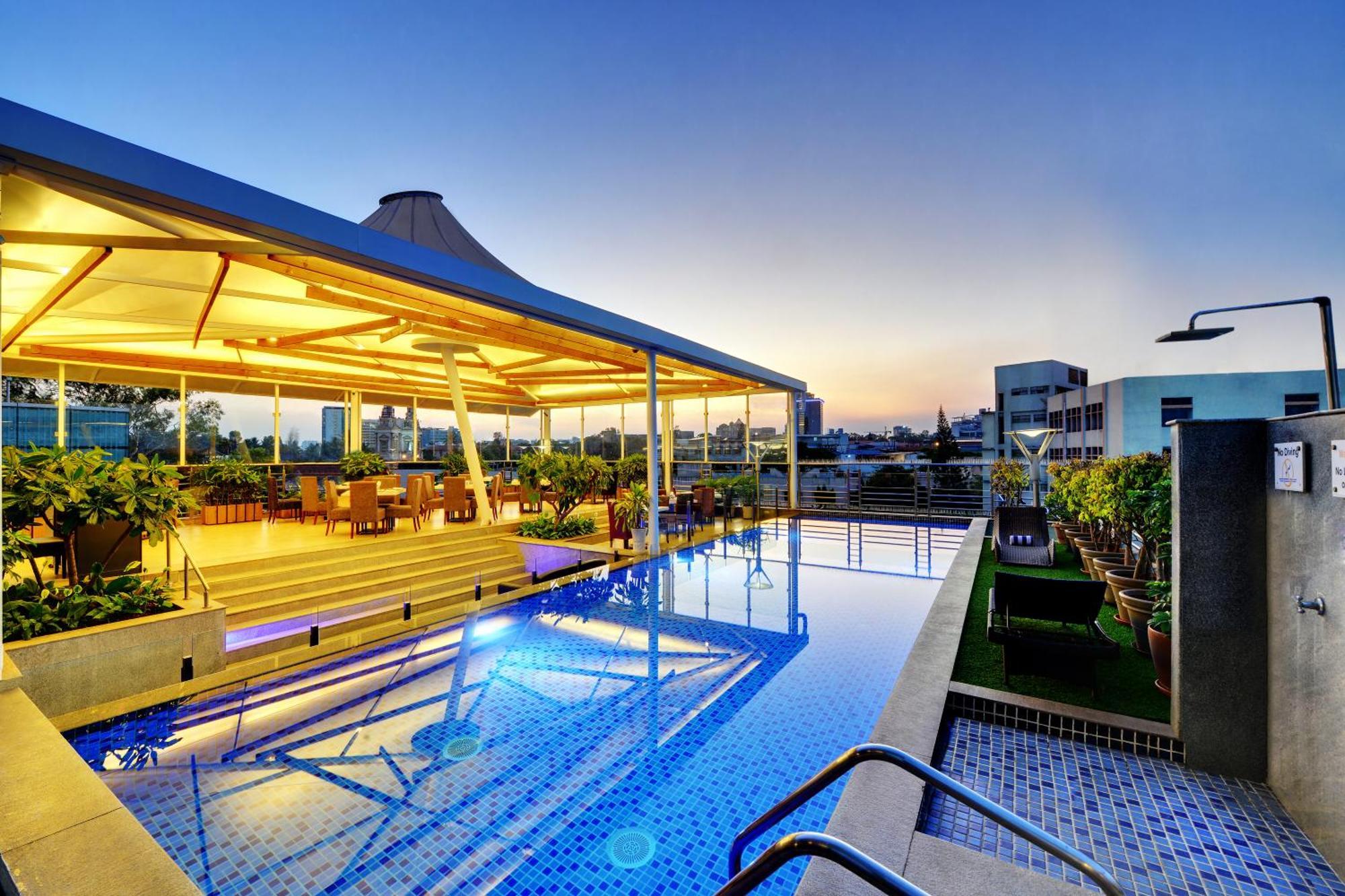 Iris The Business Hotel Bangalore Ngoại thất bức ảnh