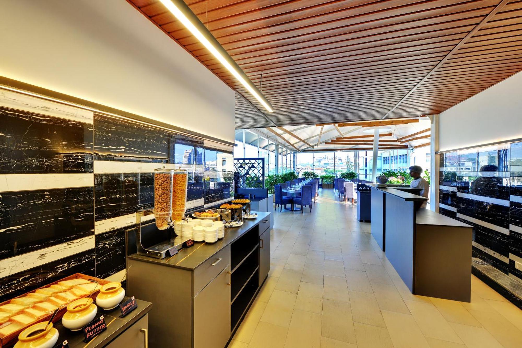 Iris The Business Hotel Bangalore Ngoại thất bức ảnh