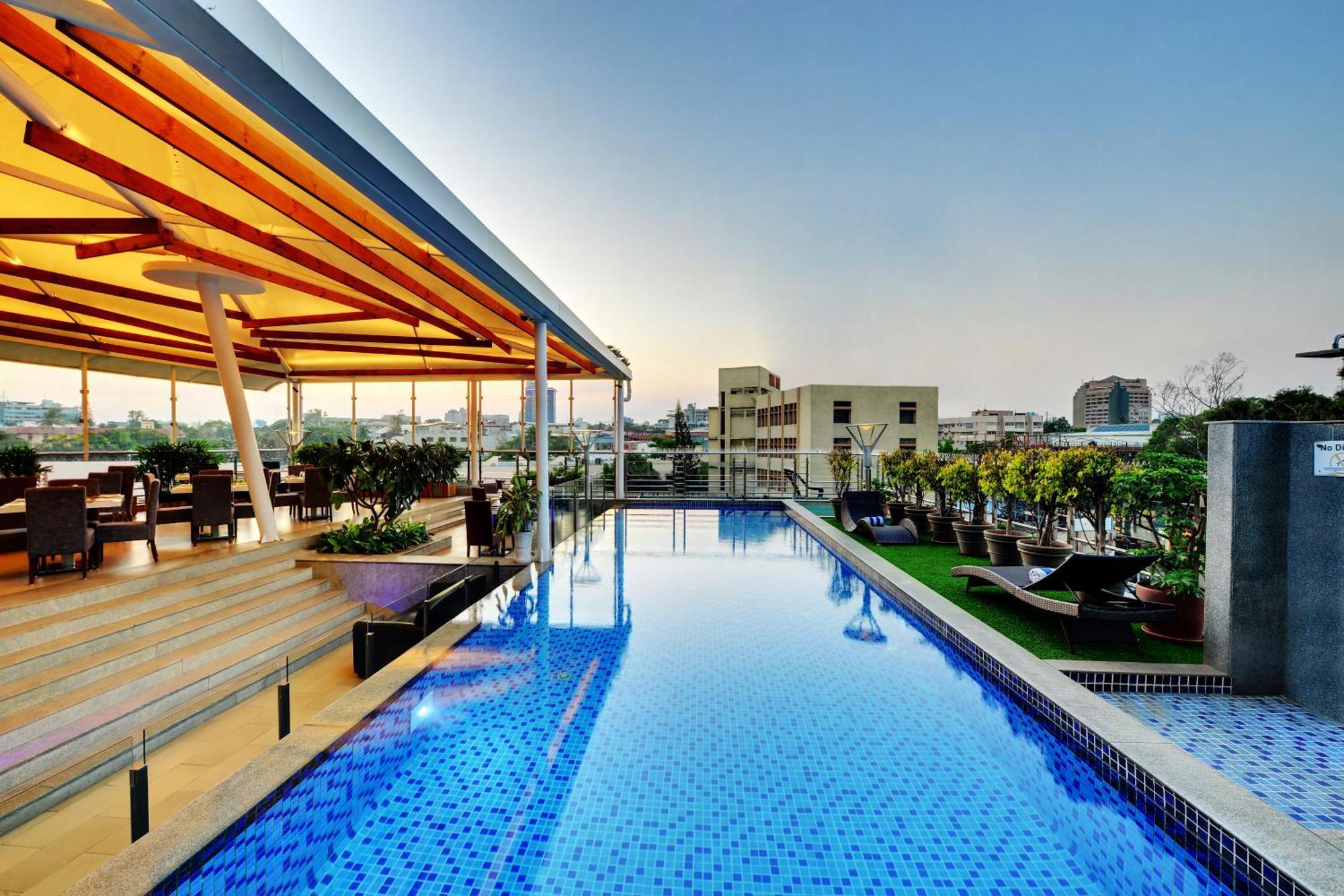 Iris The Business Hotel Bangalore Ngoại thất bức ảnh