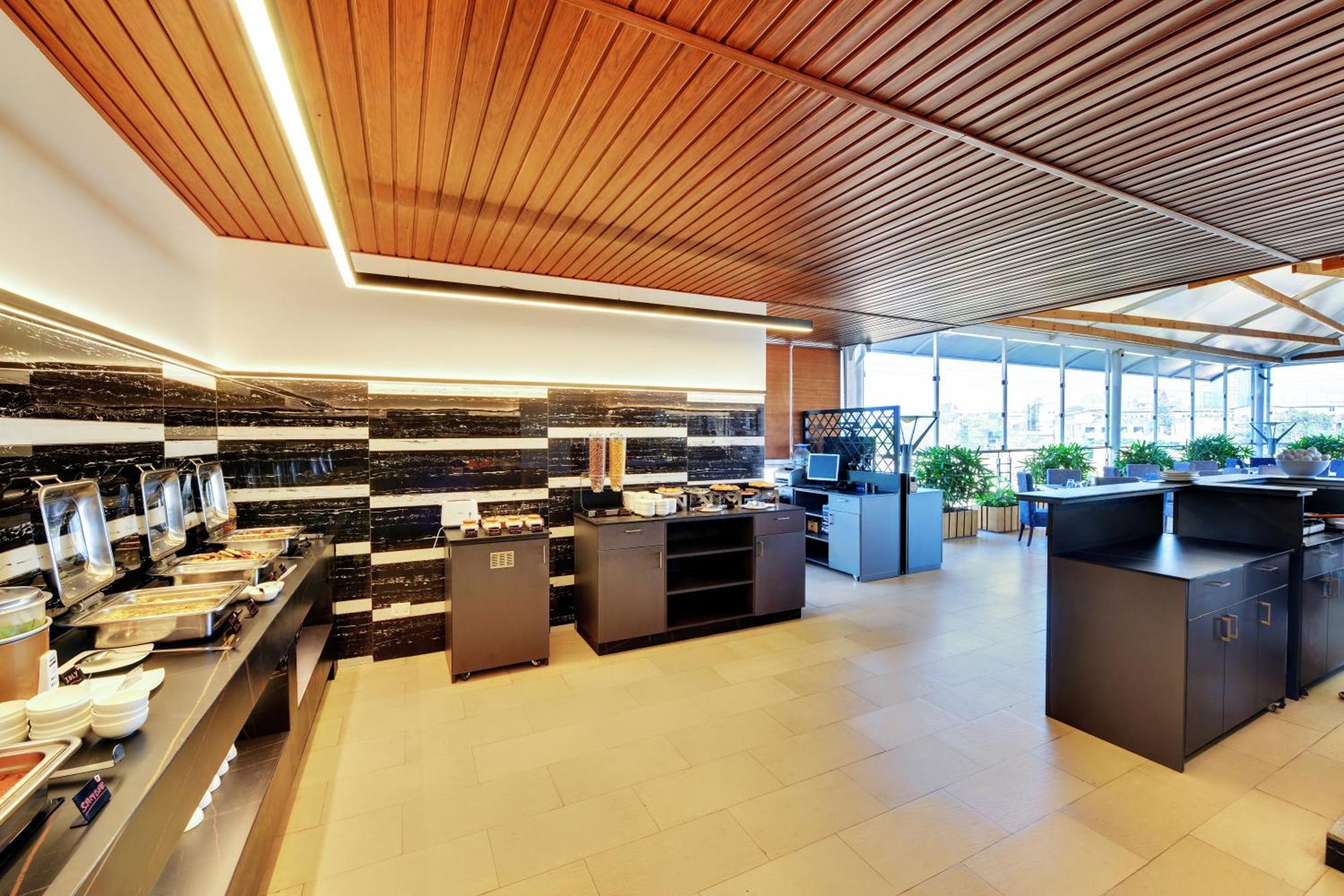 Iris The Business Hotel Bangalore Ngoại thất bức ảnh