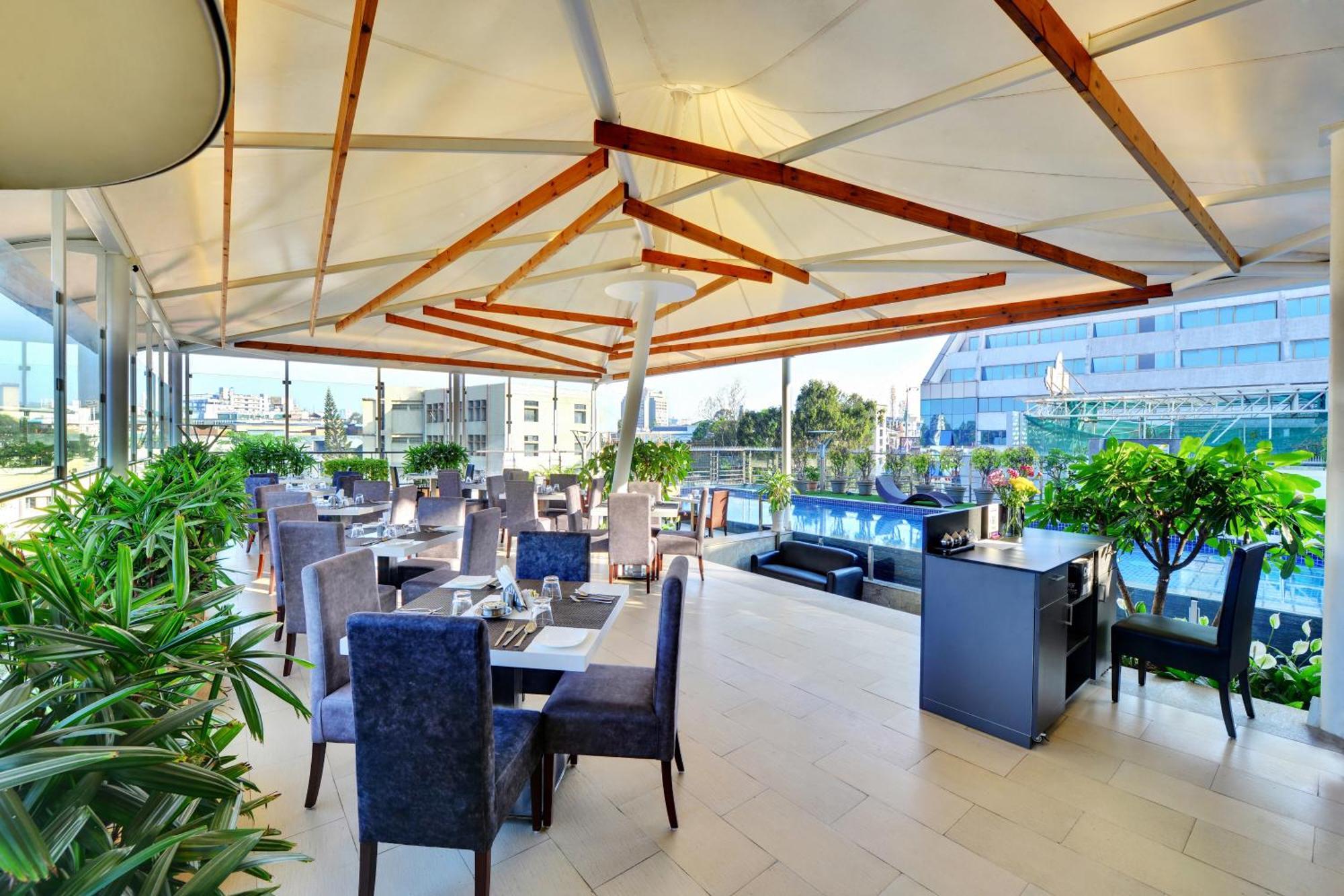 Iris The Business Hotel Bangalore Ngoại thất bức ảnh