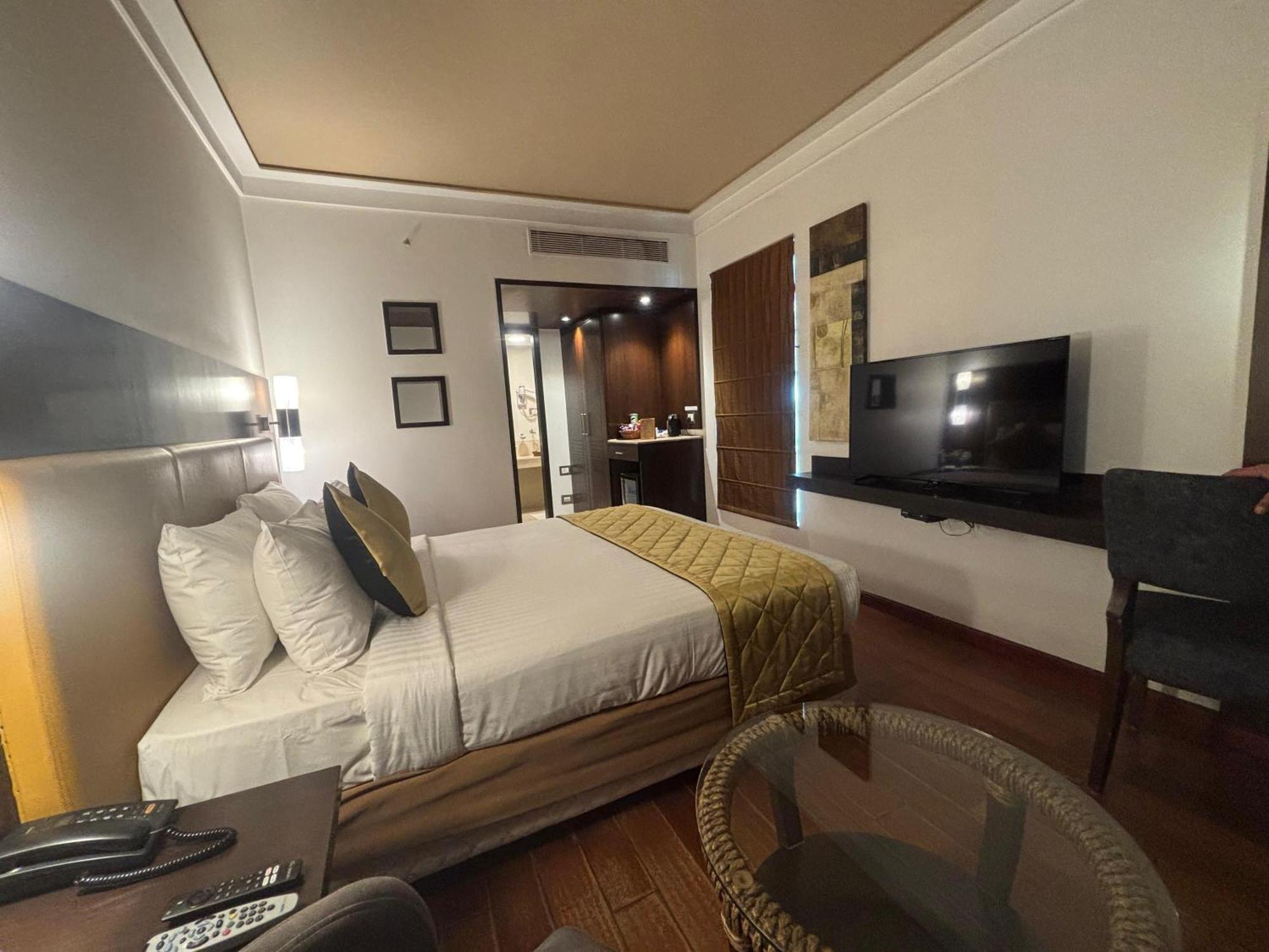 Iris The Business Hotel Bangalore Ngoại thất bức ảnh