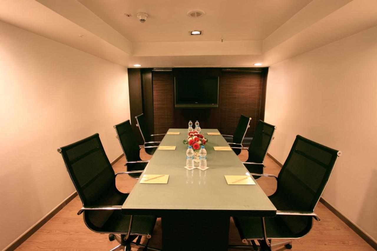 Iris The Business Hotel Bangalore Ngoại thất bức ảnh